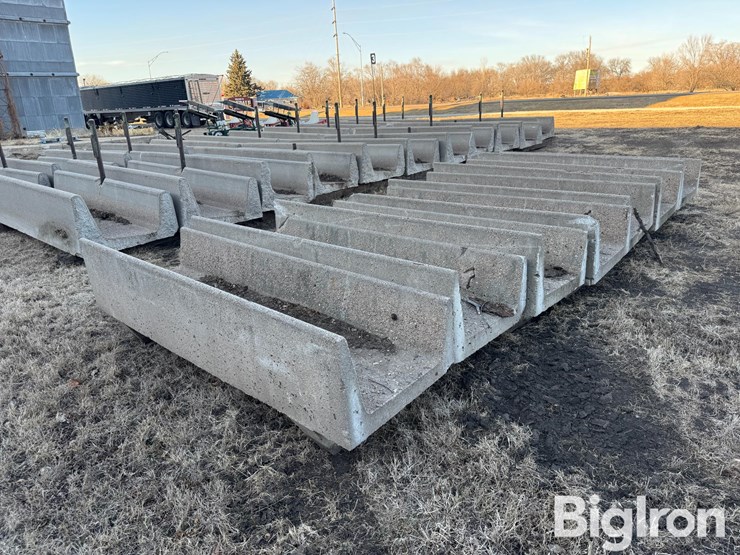 8'-concrete-feed-bunks-image-5