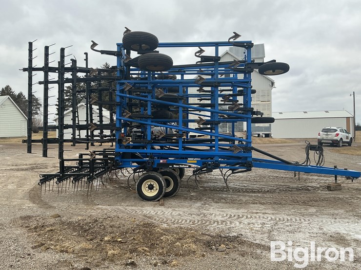 new-holland-st250-image-4