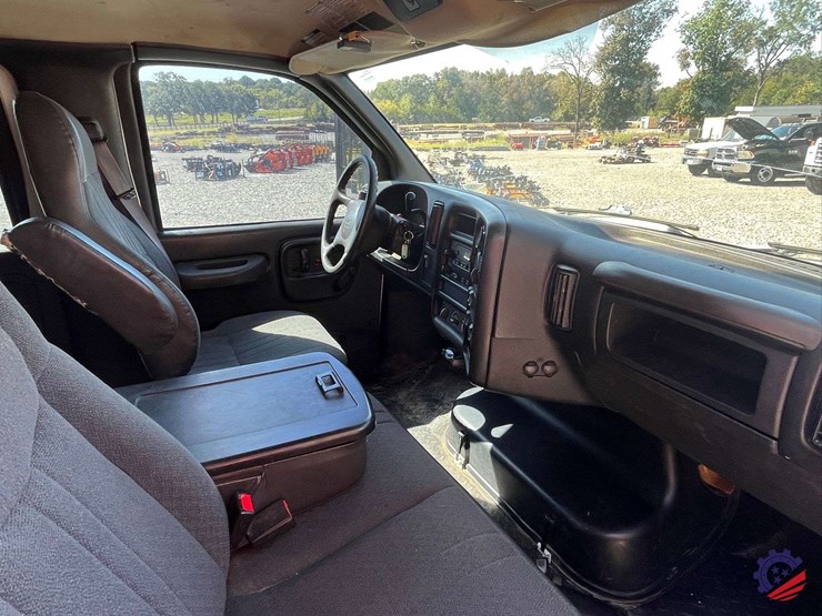 2007-gmc-c5500-flatbed-truck-image-60