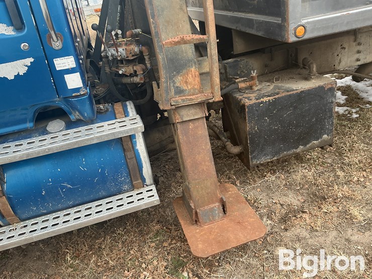 2003-sterling-lt9500-image-16