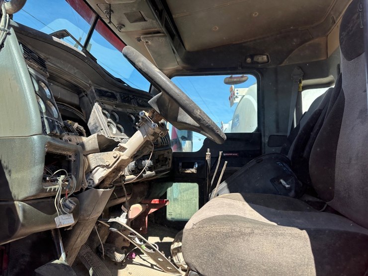 2012-kenworth-t800-image-7