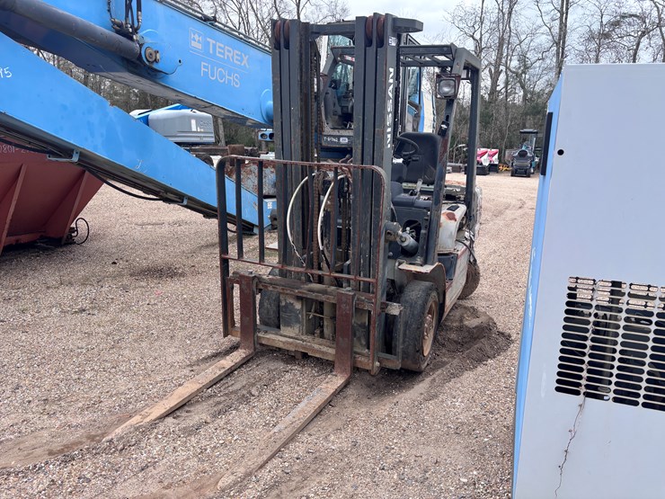 #2580-•-nissan-forklift-|-for-parts/repairs-image-2