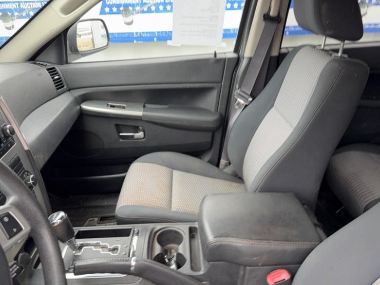 2010-jeep-grand-cherokee-image-26