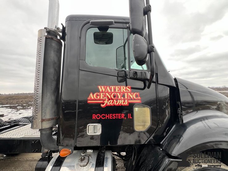 2006-freightliner-columbia-112-image-16