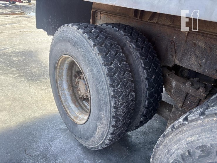 1984-ford-l8000-image-12