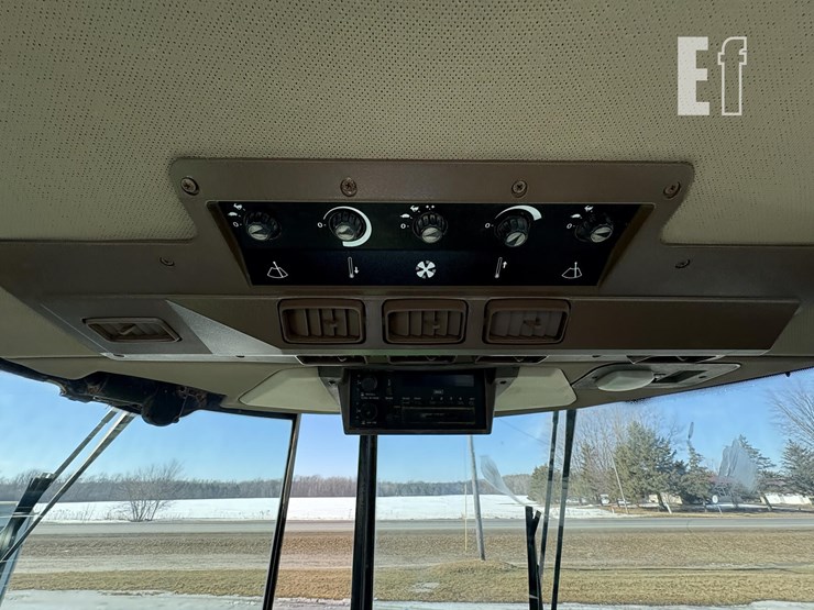 1992-john-deere-4960-image-28