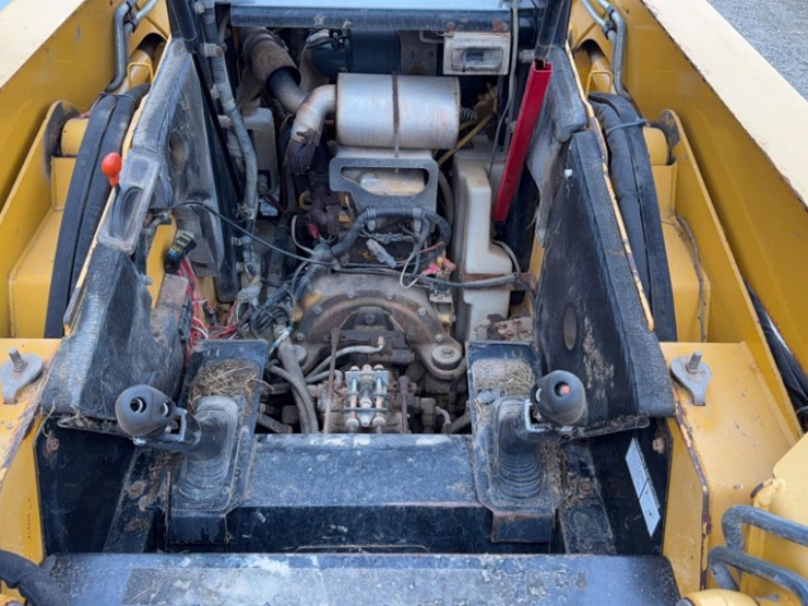 john-deere-325-image-7