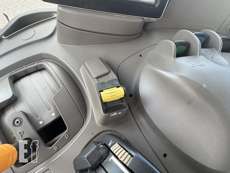 2012-john-deere-7215r-image-20