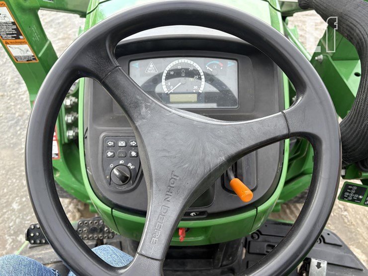 2017-john-deere-4044m-image-5