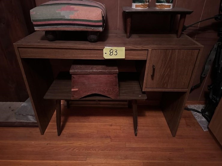 wooden-desk/stools-&-booze-jugs-image-2