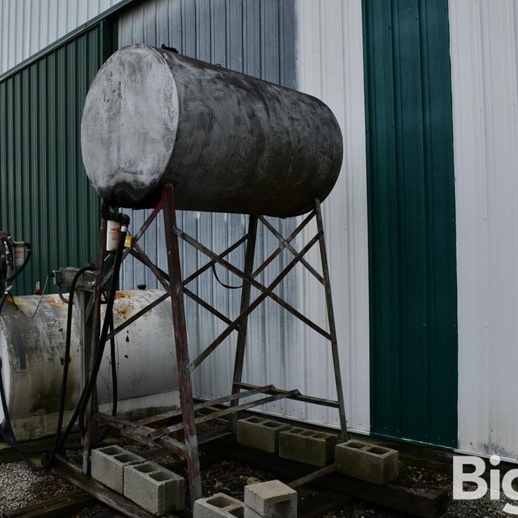 250-Gallon Fuel Tank On Stand