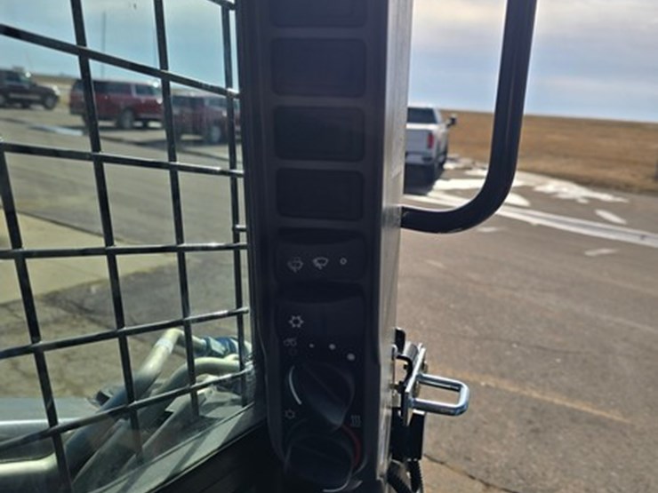 2025-new-holland-l328-image-17