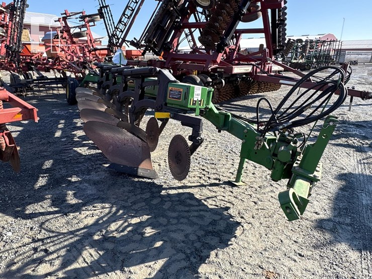 john-deere-2810-image-1