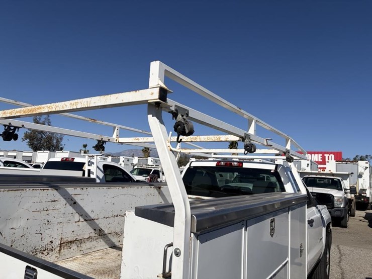 2016-chevrolet-2500-image-26