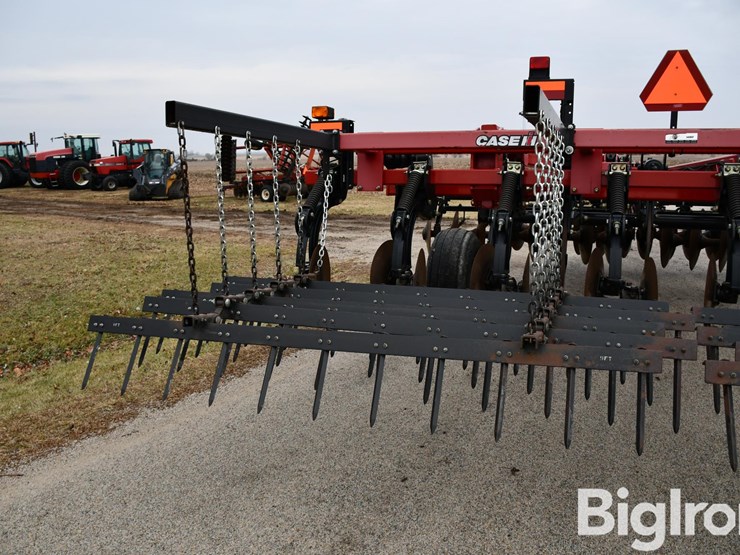 case-ih-870-ecolo-tiger-7-shank-disk-ripper-image-19