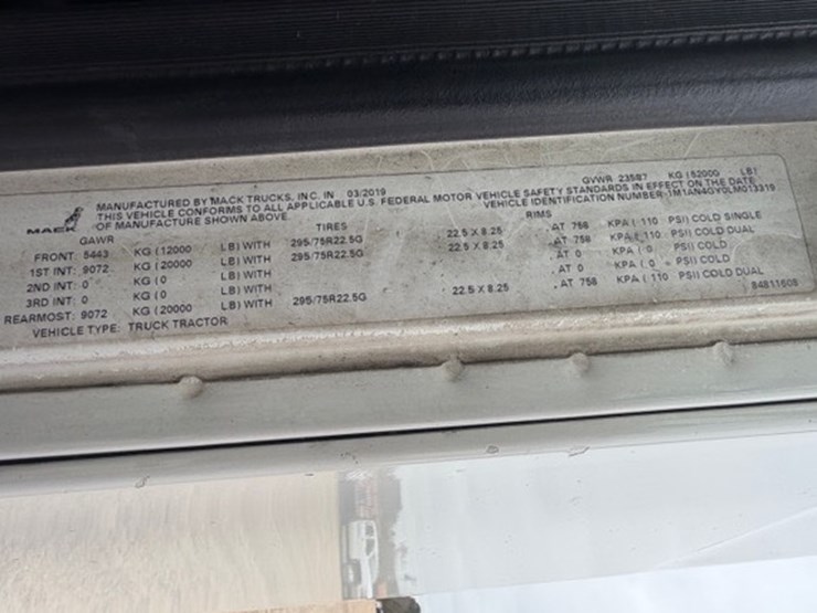 #227-•-2020-mack-anthem-image-50