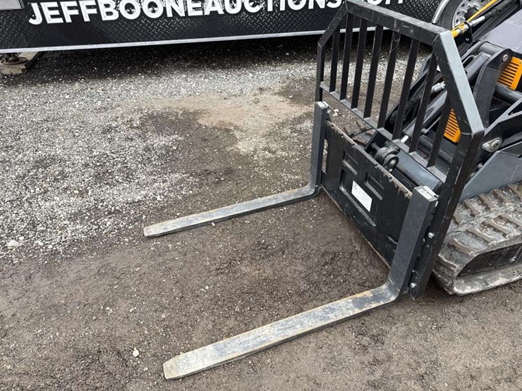 giant-gs950t-mini-skid-steer-image-7