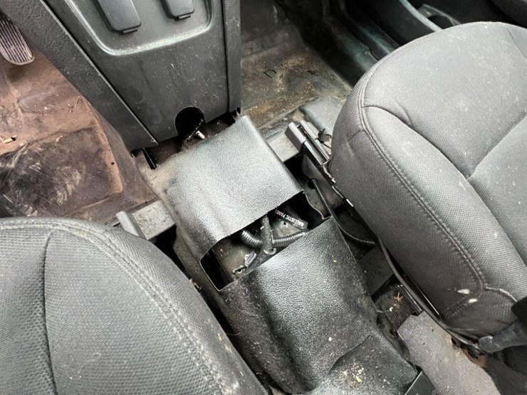 2015-ford-explorer-image-33