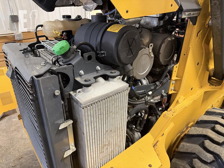 2024-deere-330g-image-25