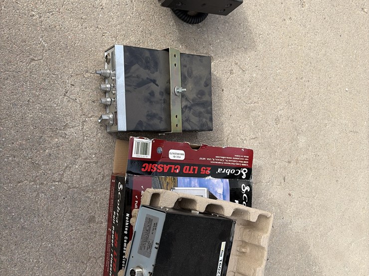 cobra-25-ltd-professional-cb-radio-image-15