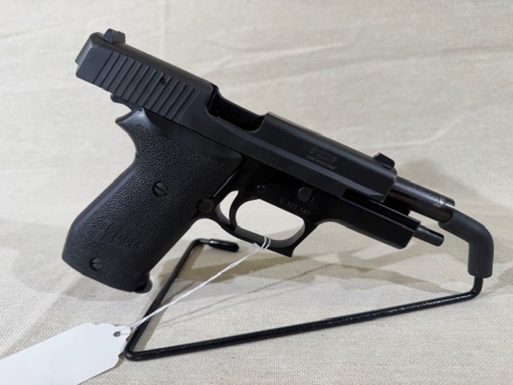 #231-•-sig-sauer-p220-pistol-image-18