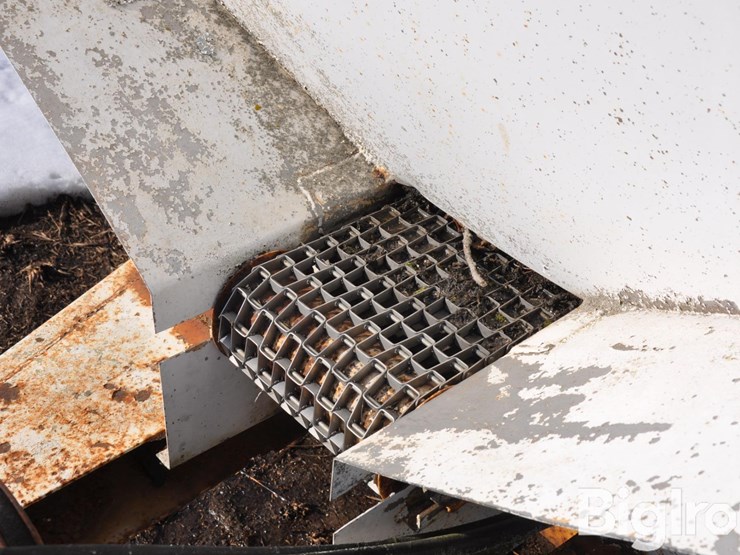 pull-type-dry-fertilizer-spreader-image-16