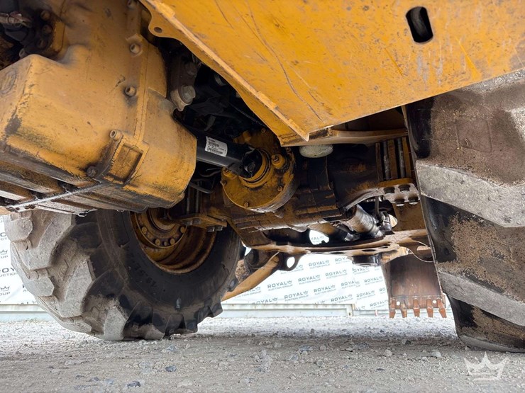 2015-deere-310sl-image-32