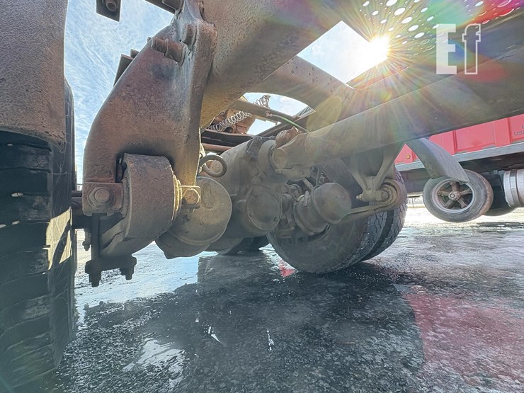 2004-freightliner-columbia-112-image-7