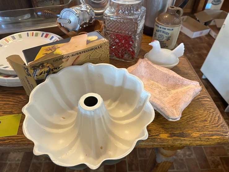 misc.-glassware-&-kitchen-supplies-image-11