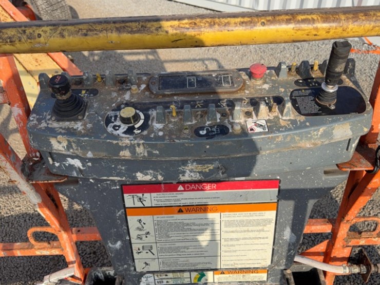 2018-jlg-400s-image-13