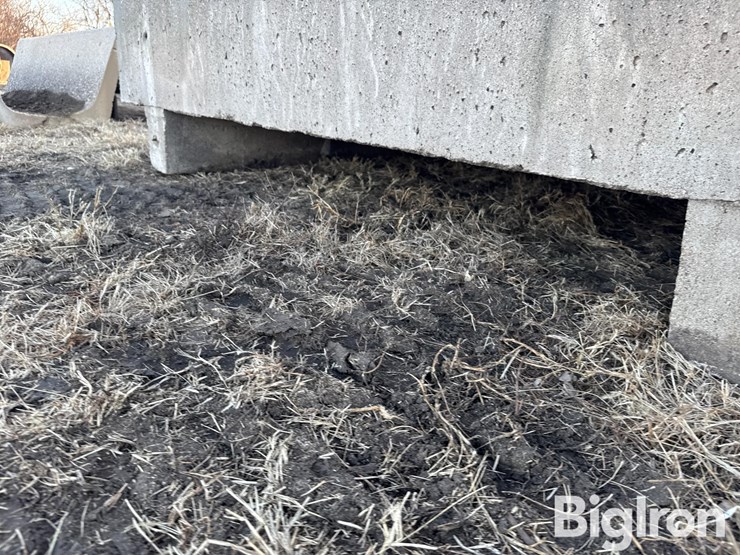 8'-concrete-feed-bunks-image-19