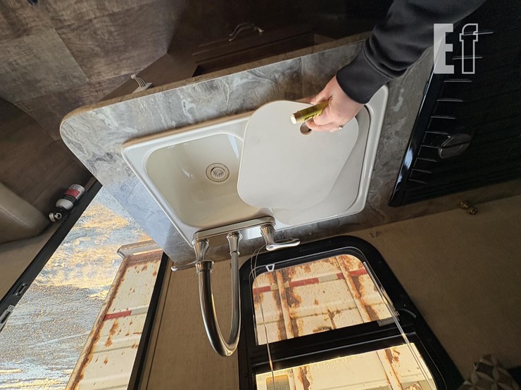 2018-gulf-stream-coach-vintage-cruiser-112-image-15