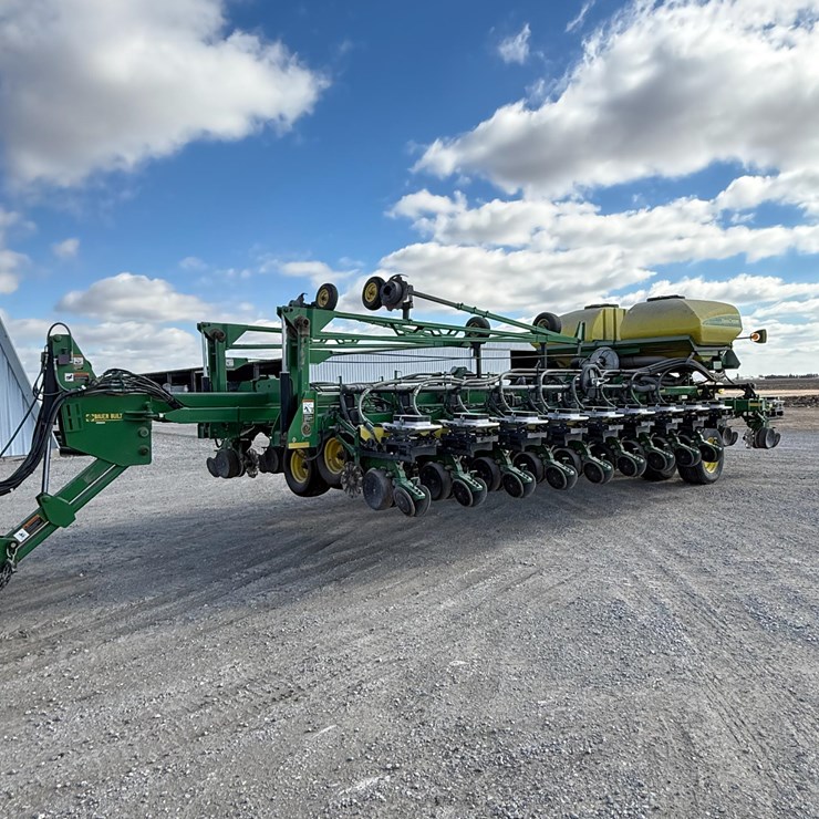 2009 JOHN DEERE DB44