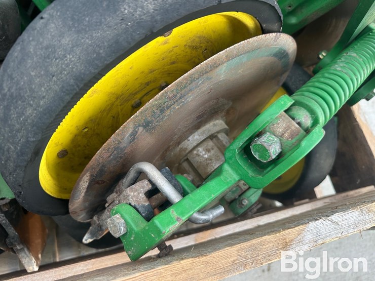 john-deere-1775nt-image-9