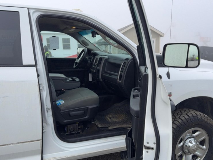 2015-dodge-2500-image-16