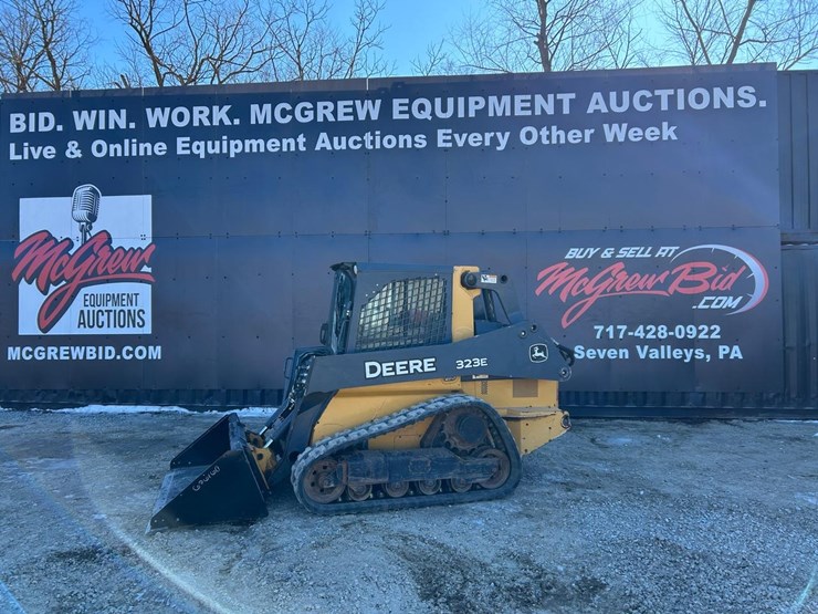 2015-deere-323e-image-1