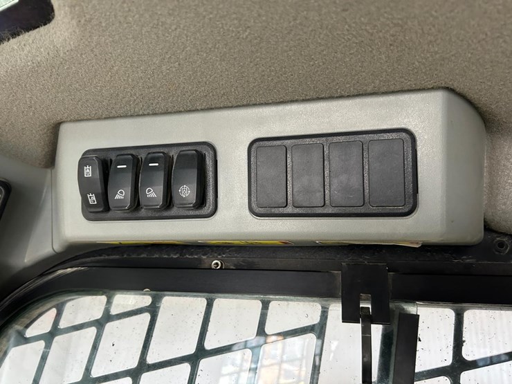 2021-caterpillar-259d3-image-22