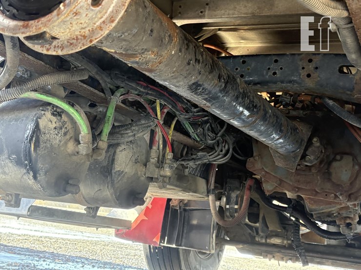 2004-freightliner-columbia-112-image-36