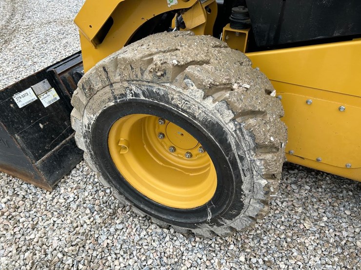 2019-caterpillar-246d3-image-17