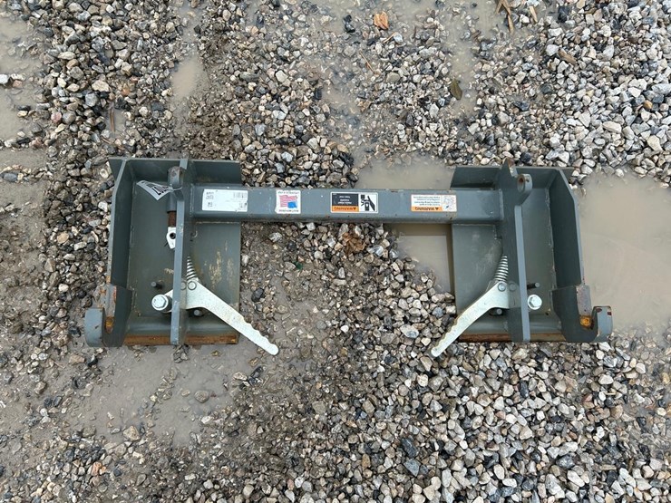 euro-skid-steer-quick-attach-adapter-image-2