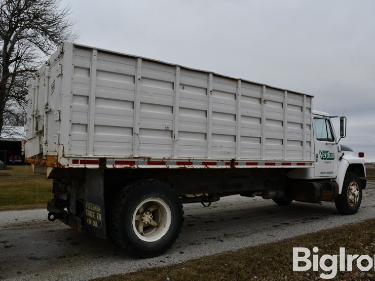1981-international-1724-s/a-grain-truck-image-5