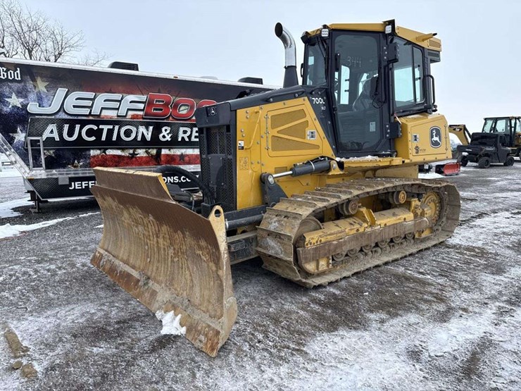 2023-deere-700l-image-1