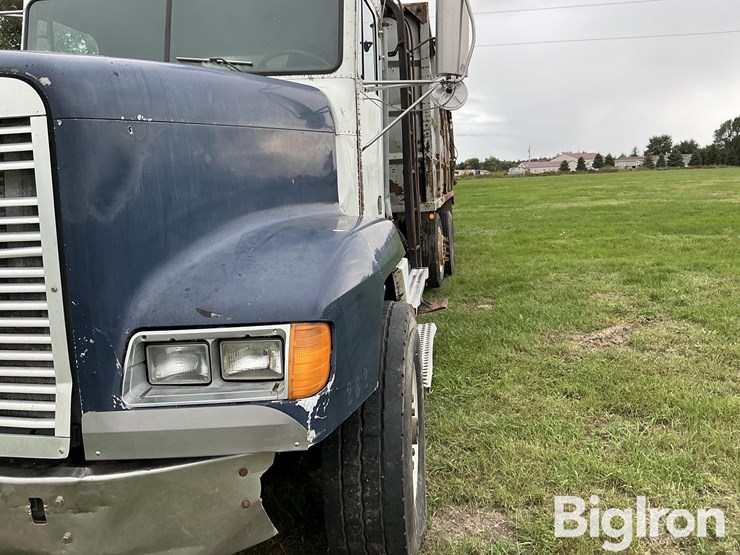 2000-freightliner-fld120-image-14