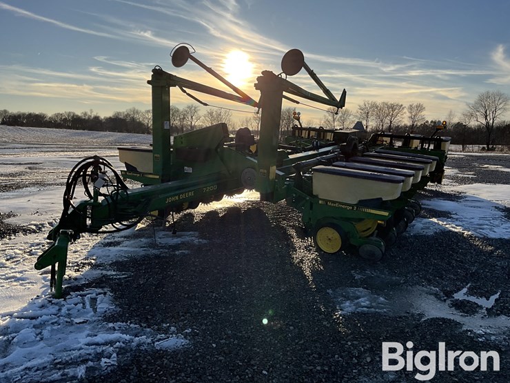 john-deere-7200-image-1