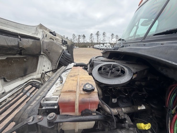 #226-•-2018-freightliner-cascadia-image-61