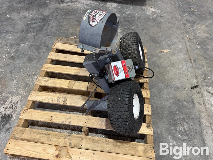 swinger-gen-ii-remote-controlled-swing-hopper-mover-auger-hopper-assist-image-4