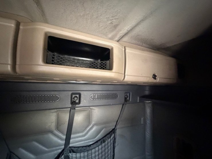 #226-•-2018-freightliner-cascadia-image-50