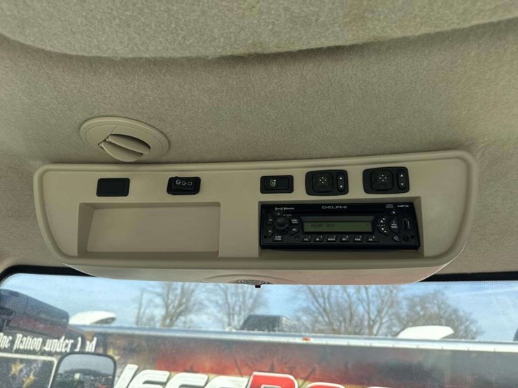 john-deere-8310r-image-30