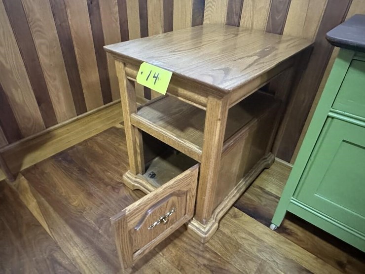 wooden-end-table-image-4