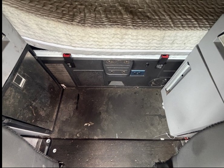 #227-•-2020-mack-anthem-image-70